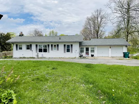 2688 W Sugar Creek Dr, Greenfield, IN 46140