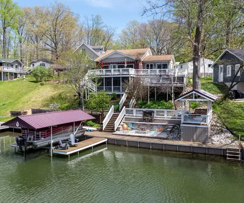 8478 S Christian Dr, Nineveh, IN 46164