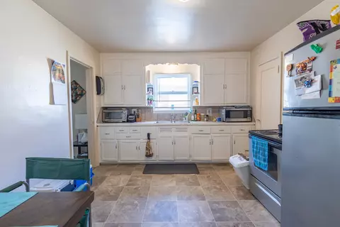 Kitchen - 1934 Epler Ave, Indianapolis, IN 46227 photo 3 of 4