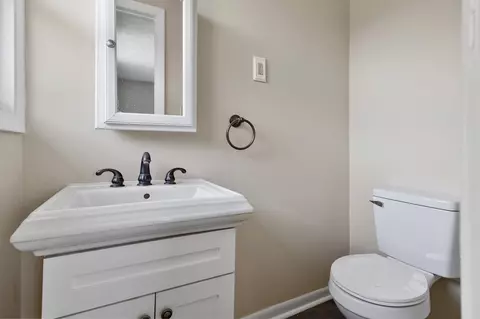 Bath - 1911 Timbercrest Dr, Columbus, IN 47203 photo 2 of 4