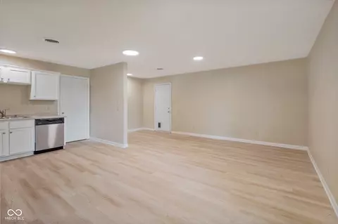 Living - 1911 Timbercrest Dr, Columbus, IN 47203 photo 6 of 7