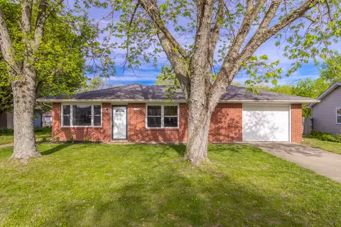 Exterior - 1911 Timbercrest Dr, Columbus, IN 47203 photo 2 of 9