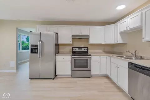 Kitchen - 1911 Timbercrest Dr, Columbus, IN 47203 photo 1 of 4