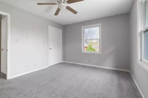 Bedroom - 1911 Timbercrest Dr, Columbus, IN 47203 photo 6 of 8