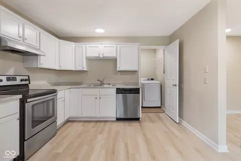 Kitchen - 1911 Timbercrest Dr, Columbus, IN 47203 photo 4 of 4