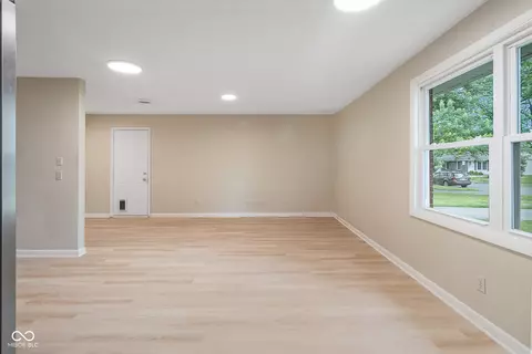 Living - 1911 Timbercrest Dr, Columbus, IN 47203 photo 5 of 7