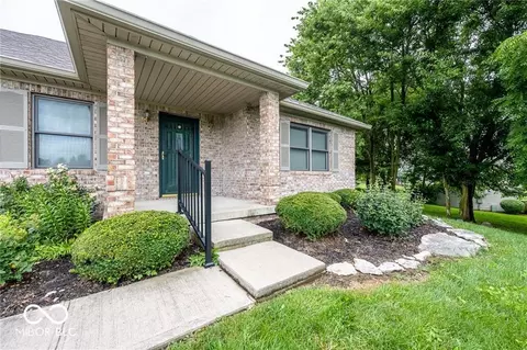 610 Longcastle Dr, Greencastle, IN 46135
