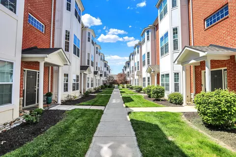 868 S Park Trail Dr, Carmel, IN 46032