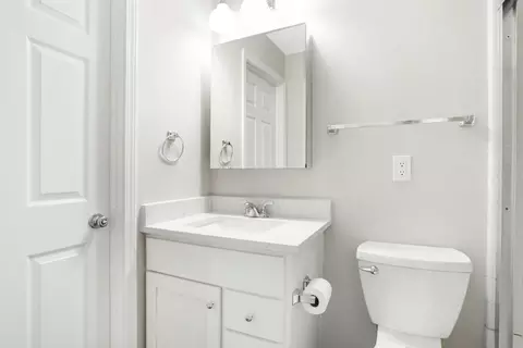 Bath - 1007 Ridgewood Dr, Plainfield, IN 46168 photo 1 of 2