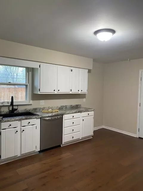 2942 Beech Dr, Columbus, IN 47203 photo 3