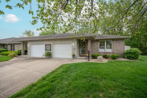 2941 Victory Dr, Columbus, IN 47203