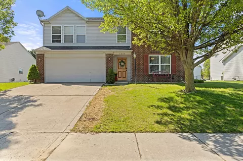 1035 Hazelwood Dr, Greenwood, IN 46143