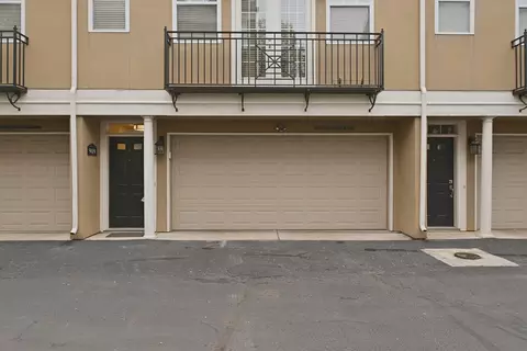 909 Junction Pl, Indianapolis, IN 46220