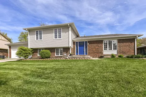 50 Irongate Dr, Zionsville, IN 46077