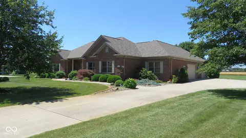 6019 E Holes Crossing Dr, Crawfordsville, IN 47933