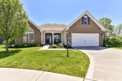 7215 Red Maple Dr, Zionsville, IN 46077