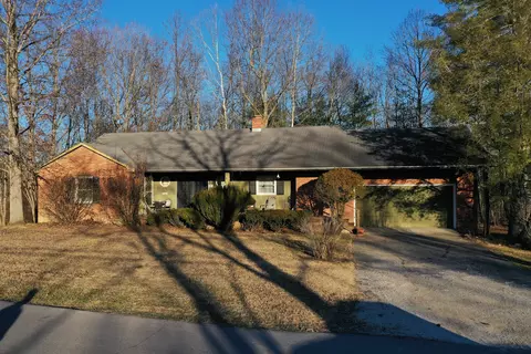 261 Artist Dr, Nashville, IN 47448