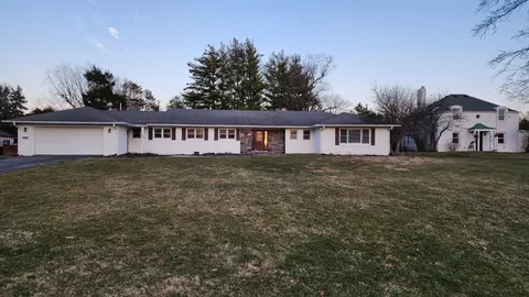 44 Knoll Rd, Anderson, IN 46011