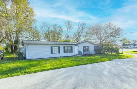 402 N High St, Jamestown, IN 46147