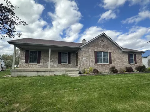 Exterior - 106 E Oak St, Roachdale, IN 46172 photo 2 of 18
