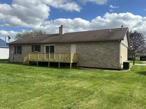 Exterior - 106 E Oak St, Roachdale, IN 46172 photo 11 of 18