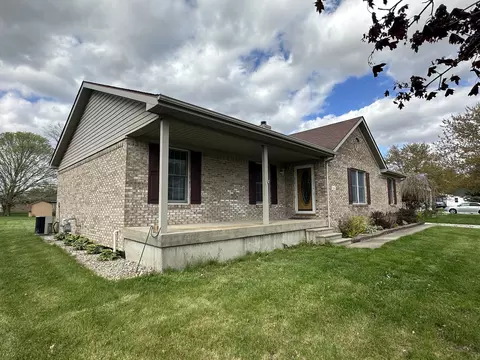 Exterior - 106 E Oak St, Roachdale, IN 46172 photo 5 of 18