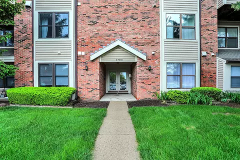 1763 Wellesley Ln #2E, Indianapolis, IN 46219