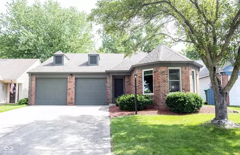 9800 River Oak Ln N, Fishers, IN 46038