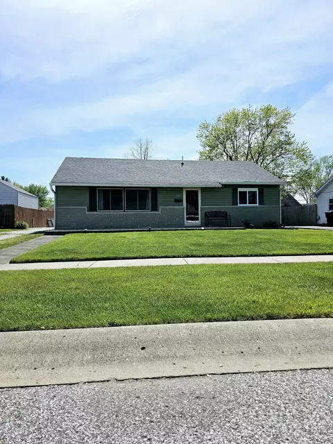 107 Bentwood Dr, Greenwood, IN 46143