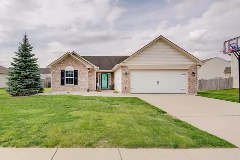 830 Shoreline Ln, Franklin, IN 46131
