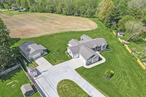 9977 W Sunset Ln, Elwood, IN 46036