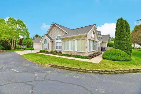 7334 Lake Lakota Pl, Indianapolis, IN 46217
