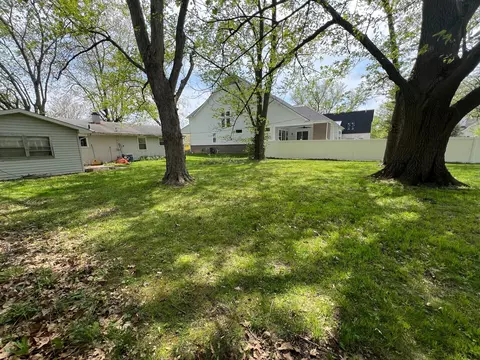 842 E Auman Dr, Carmel, IN 46032 photo 6