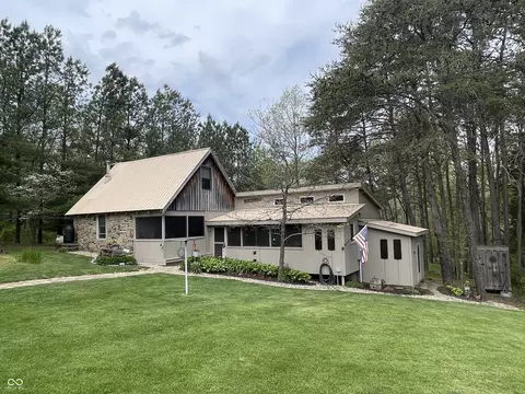 6330 S Poplar Grove Rd, Columbus, IN 47201