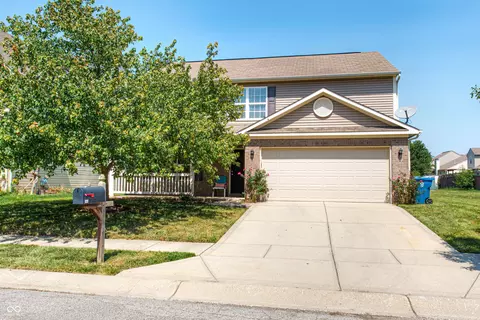 540 Hollow Pear Dr, Indianapolis, IN 46217