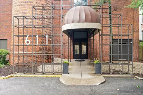 611 N Park Ave #201, Indianapolis, IN 46204