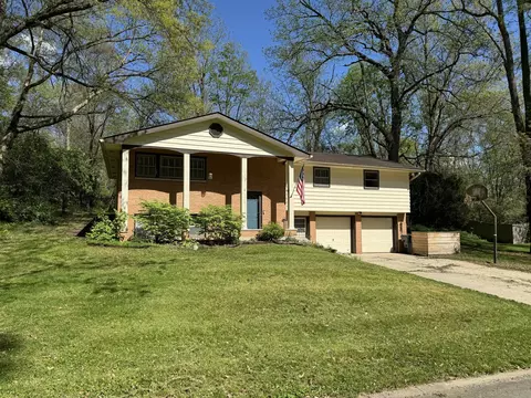 1620 Lynnwood Dr, Anderson, IN 46012