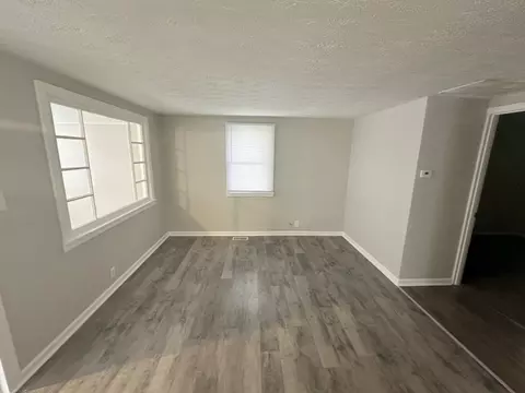 Living - 515 W State St, Pendleton, IN 46064 photo 1 of 1
