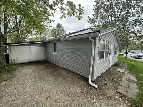 Exterior - 515 W State St, Pendleton, IN 46064 photo 5 of 5
