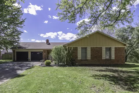 999 Wood Creek Pl, Greenwood, IN 46142
