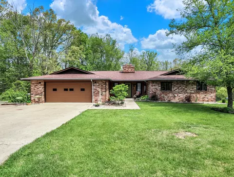 303 N Hickory Hills Dr, Columbus, IN 47201