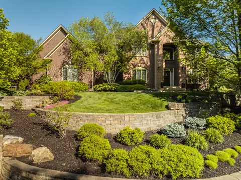 7519 Fox Hollow Rdg, Zionsville, IN 46077