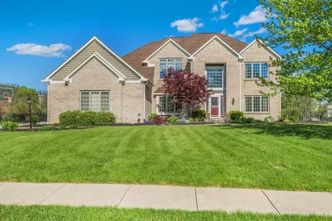 5765 Coopers Hawk Dr, Carmel, IN 46033