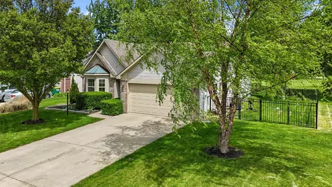 18517 Harvest Meadows Dr E, Westfield, IN 46074