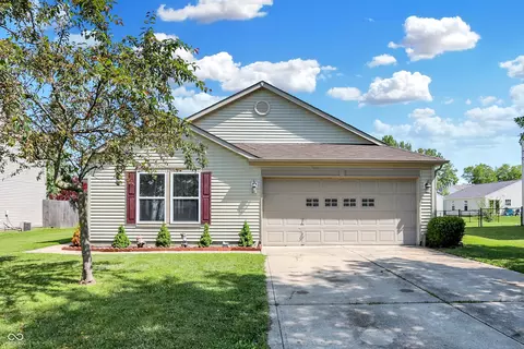702 Holly Rose Way, New Whiteland, IN 46184