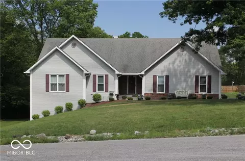 7297 Mendenhall Rd, Indianapolis, IN 46113