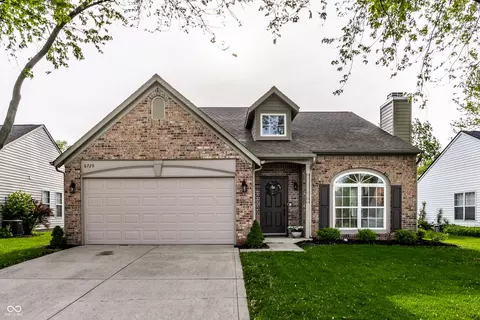 6729 Dorchester Dr, Zionsville, IN 46077