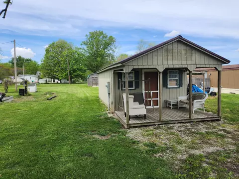 404 E Columbia St, Roachdale, IN 46172 photo 2