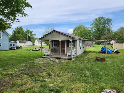 404 E Columbia St, Roachdale, IN 46172