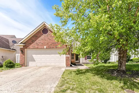10886 Washington Bay Dr, Fishers, IN 46037